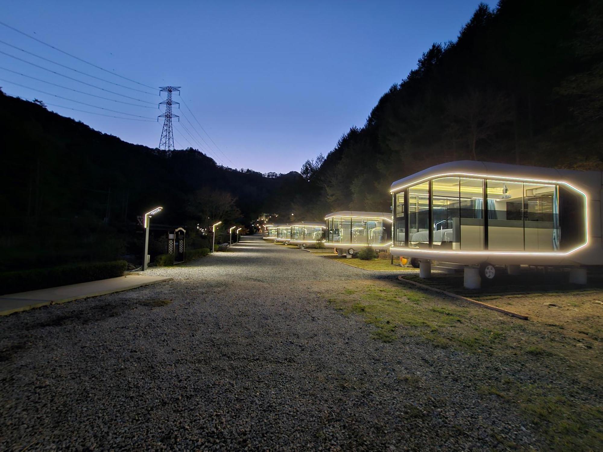 Galaxy X Hotel Type Caravan Glamping & Pension 平昌郡 エクステリア 写真