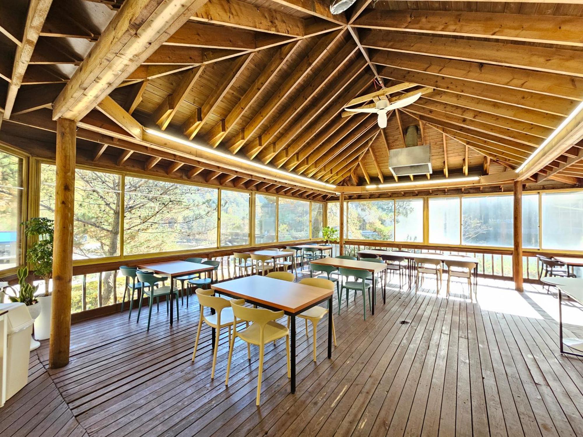 Galaxy X Hotel Type Caravan Glamping & Pension 平昌郡 エクステリア 写真