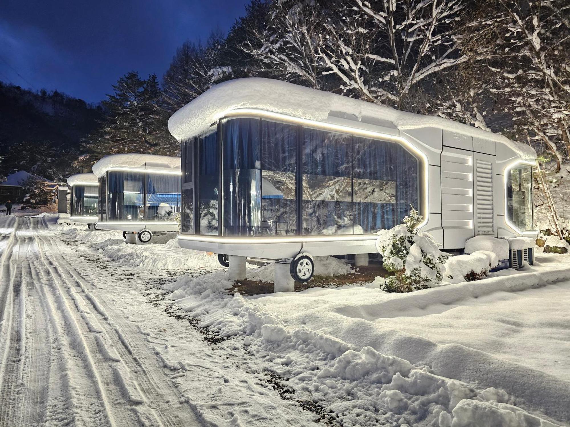 Galaxy X Hotel Type Caravan Glamping & Pension 平昌郡 エクステリア 写真